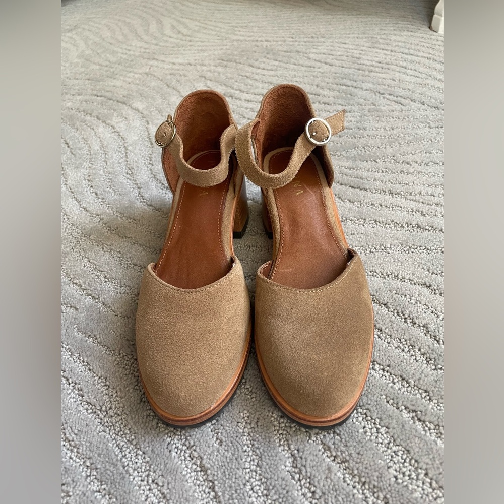 Patina tan sued closed toed sandal, never worn, block heel ,size 6